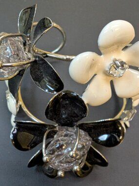 Vintage bangle - black and white enamel flowers on silver bangle